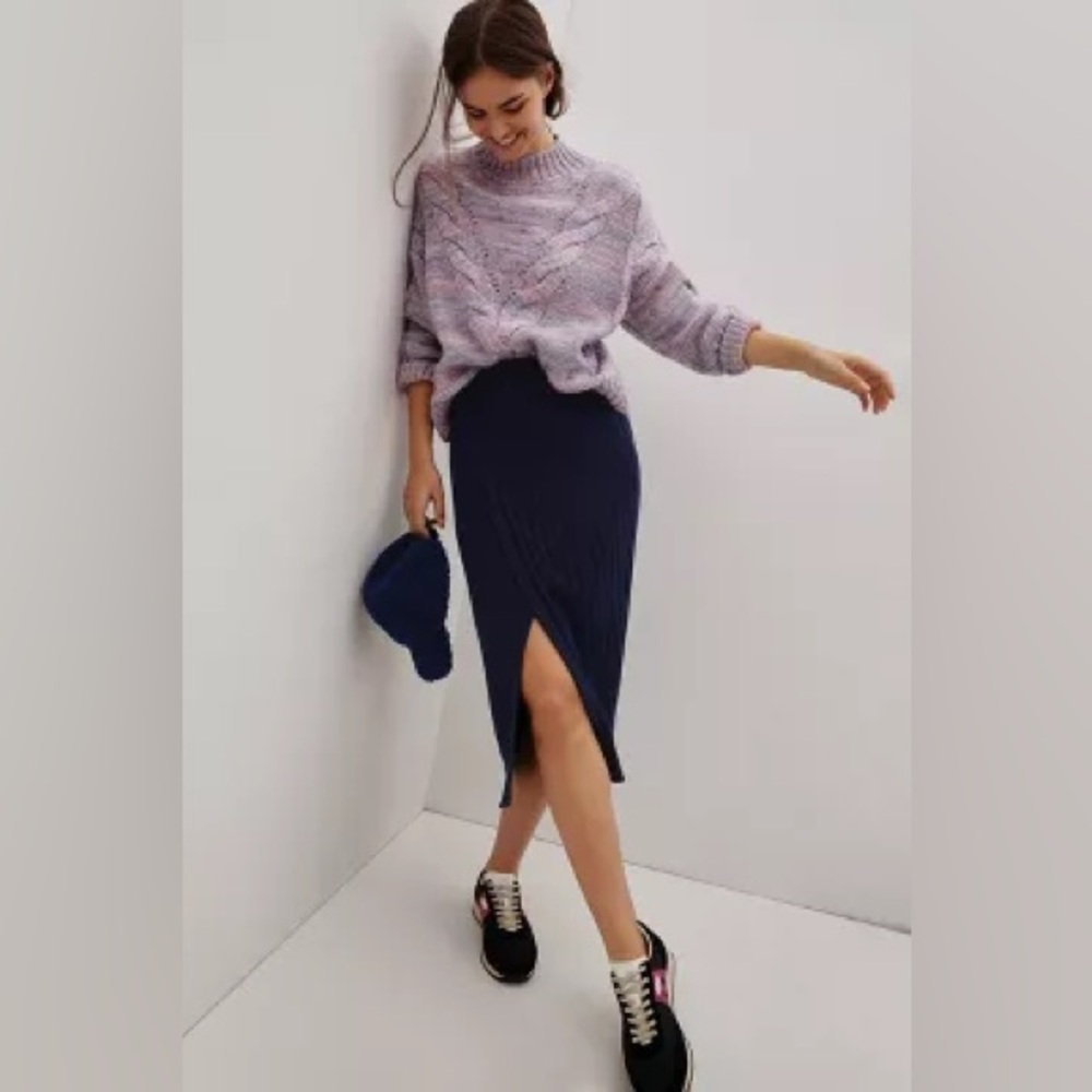 Maeve Leanna Knit Midi Skirt. Navy blue ribbed with with front opening.